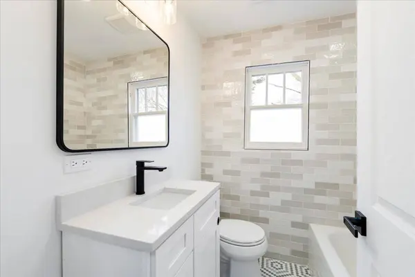 122 S Park Street, Westmont, IL 60559