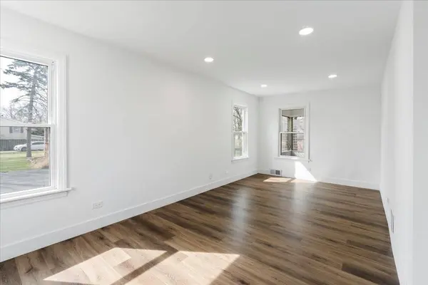 122 S Park Street, Westmont, IL 60559