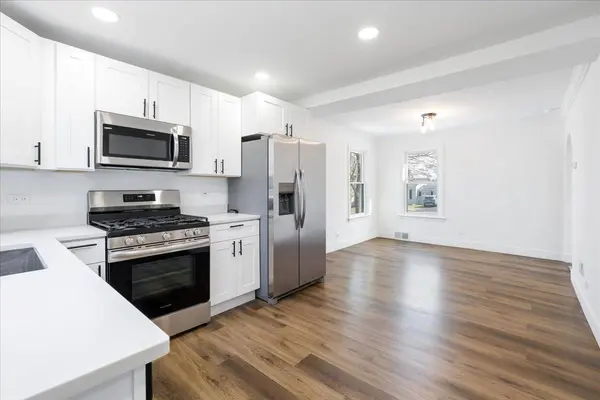 122 S Park Street, Westmont, IL 60559