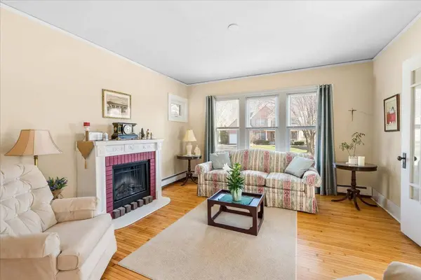 140 S Oriole Trail, Crystal Lake, IL 60014