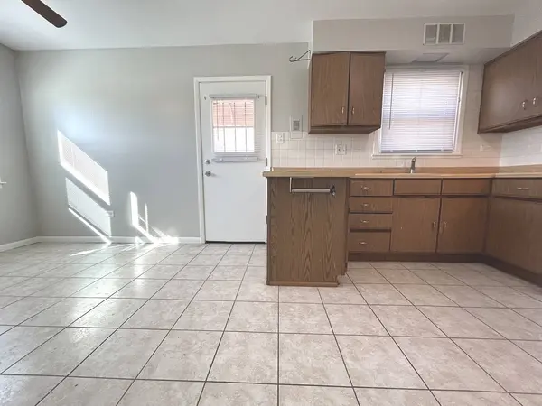 12725 S Saginaw Avenue, Chicago, IL 60633