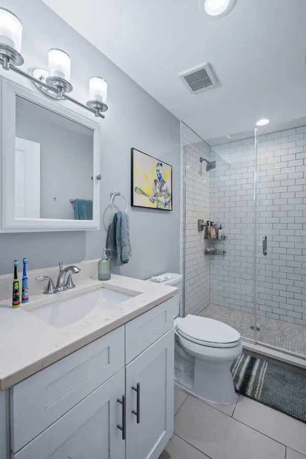 612 W Stratford Place #1, Chicago, IL 60657