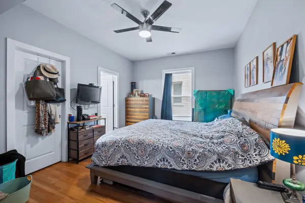 612 W Stratford Place #1, Chicago, IL 60657