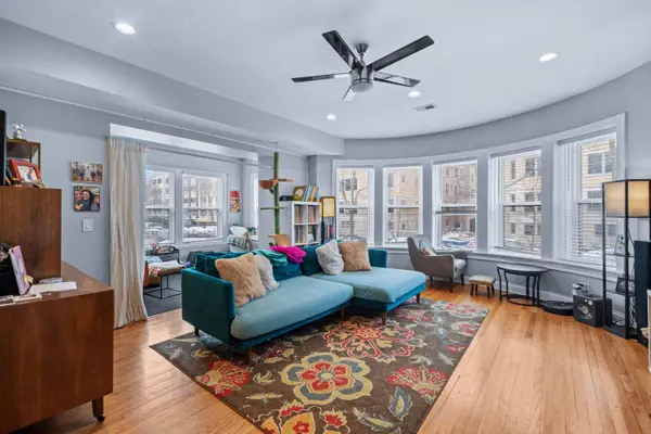 612 W Stratford Place #1, Chicago, IL 60657