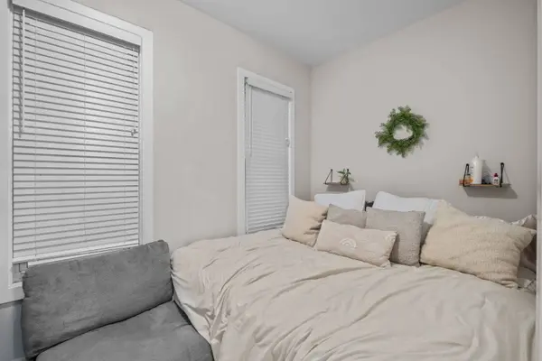 1813 N Kedzie W Avenue, Chicago, IL 60647