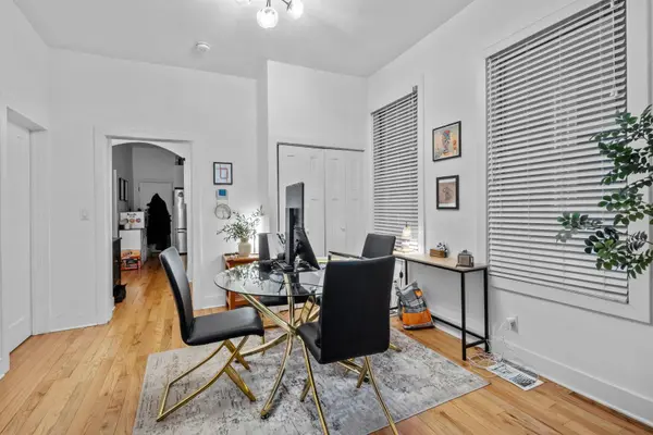 1813 N Kedzie W Avenue, Chicago, IL 60647