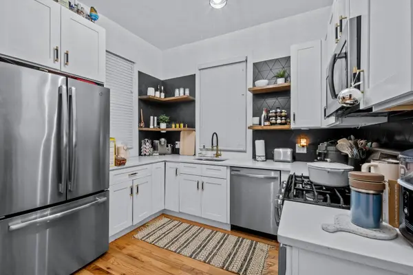 1813 N Kedzie W Avenue, Chicago, IL 60647