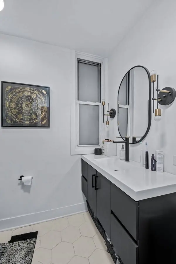 1813 N Kedzie W Avenue, Chicago, IL 60647