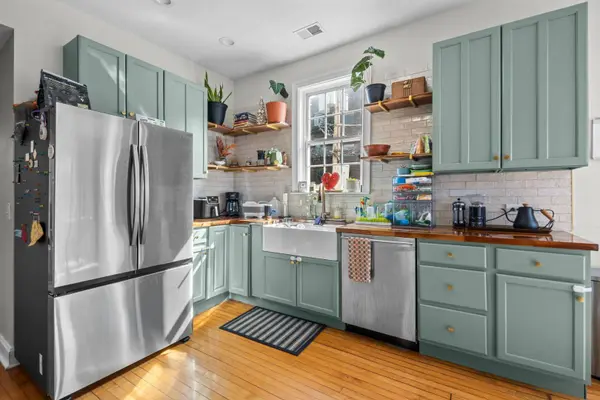 2317 W Barry Avenue, Chicago, IL 60618