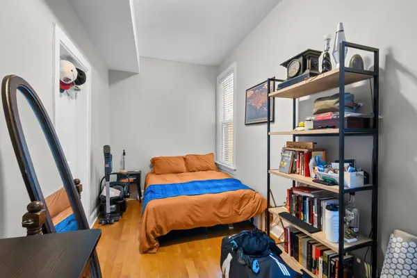 2317 W Barry Avenue, Chicago, IL 60618