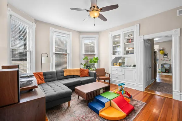 2317 W Barry Avenue, Chicago, IL 60618