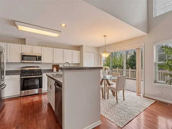 1524 Woodbury Circle, Gurnee, IL 60031