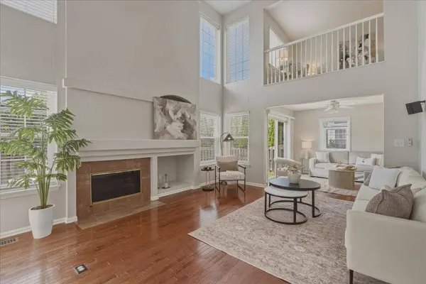 1524 Woodbury Circle, Gurnee, IL 60031