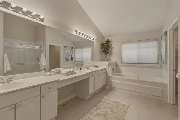 1524 Woodbury Circle, Gurnee, IL 60031