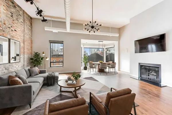 503 N Wells Street #3, Chicago, IL 60654