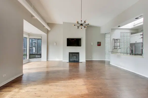503 N Wells Street #3, Chicago, IL 60654