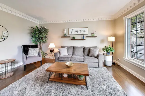 1N644 WOODHALL Court, Winfield, IL 60190