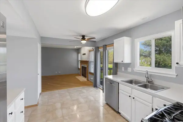 974 Deer Trail, Round Lake Beach, IL 60073