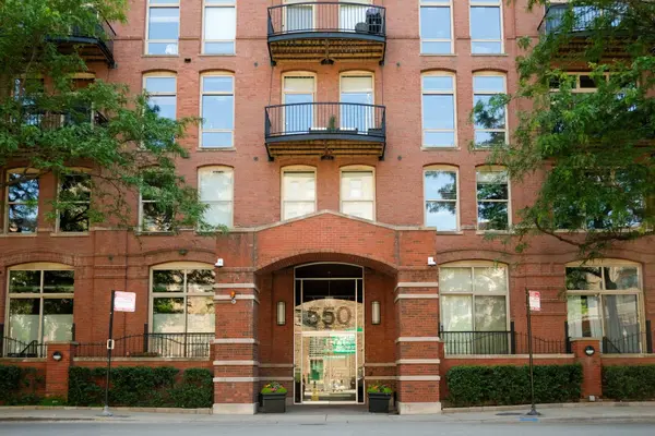 550 N Kingsbury Street #111, Chicago, IL 60654