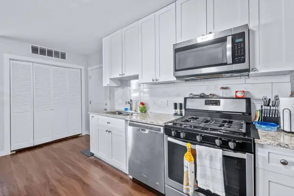 7441 N Rogers AVE, Chicago, IL 60626
