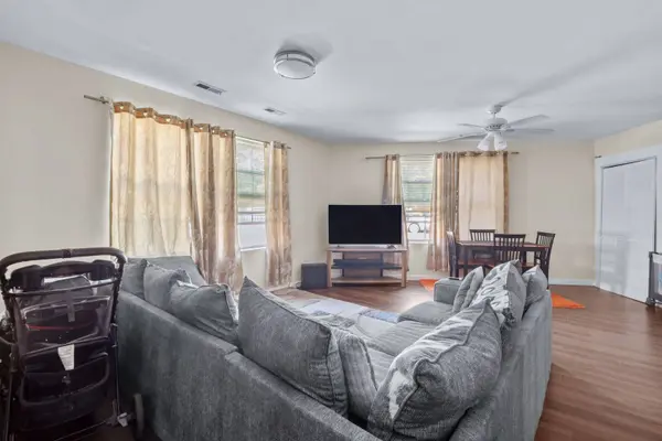 7441 N Rogers AVE, Chicago, IL 60626