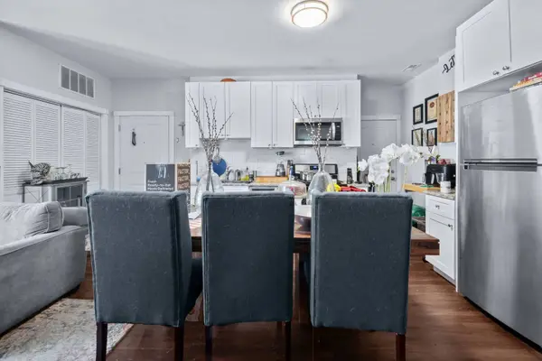 7441 N Rogers AVE, Chicago, IL 60626