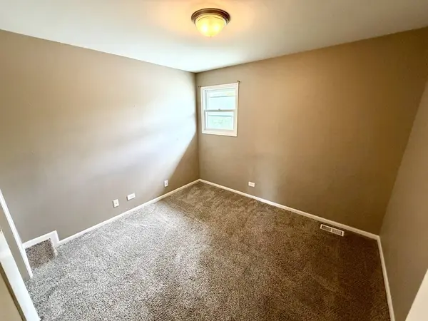 28W560 Bolles AVE, West Chicago, IL 60185