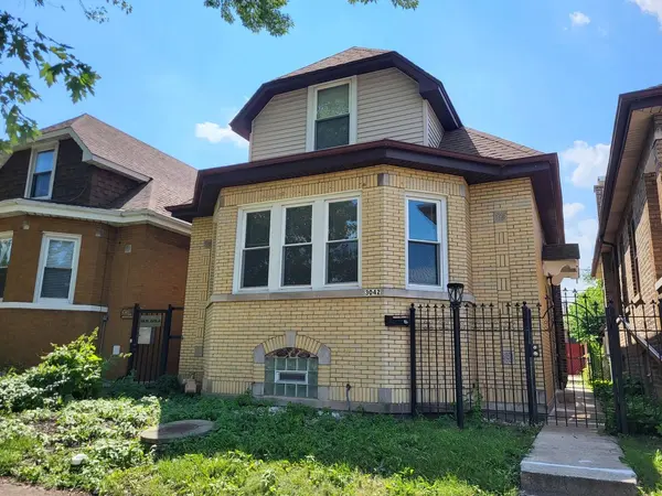 3042 N Lowell AVE