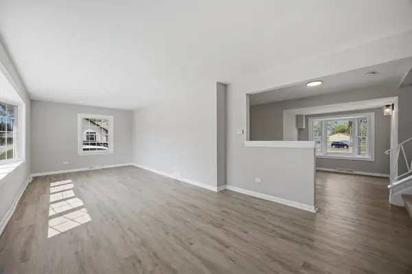 428 E 156th PL, South Holland, IL 60473