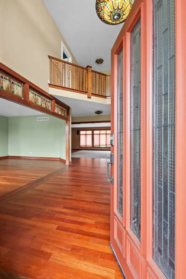 11N720 Muirhead RD, Elgin, IL 60124