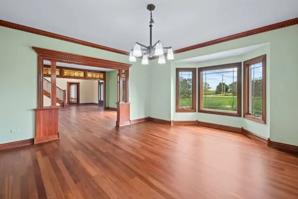 11N720 Muirhead RD, Elgin, IL 60124