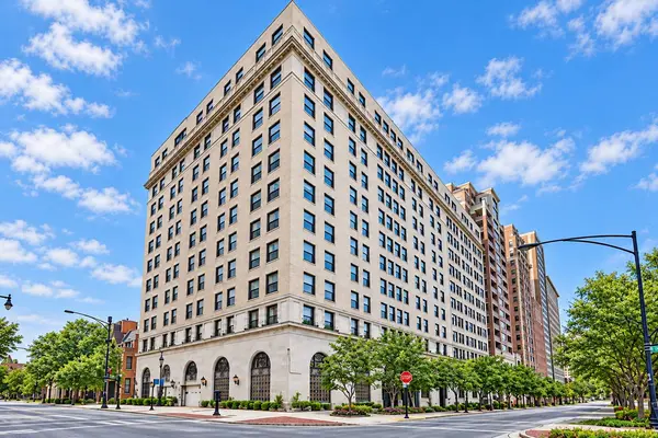 2100 N Lincoln Park West #4DN