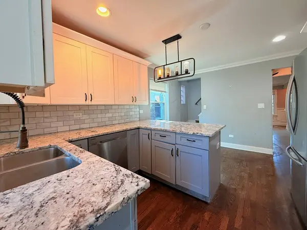 8751 S East End AVE, Chicago, IL 60617
