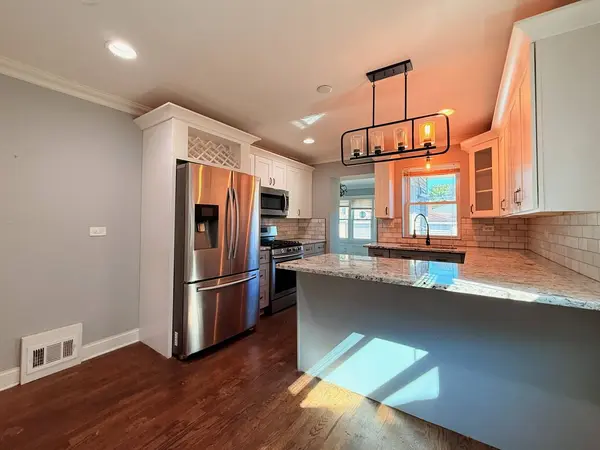 8751 S East End AVE, Chicago, IL 60617