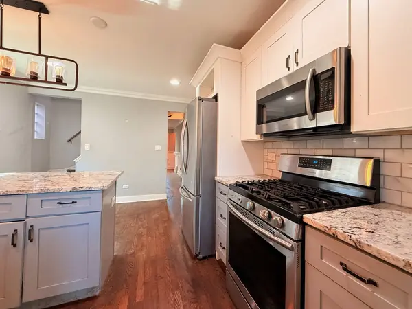 8751 S East End AVE, Chicago, IL 60617
