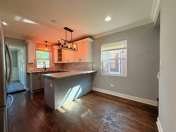 8751 S East End AVE, Chicago, IL 60617