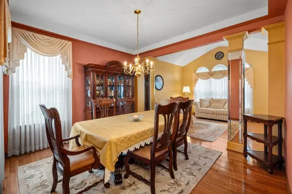 145 Rosewood DR, Streamwood, IL 60107