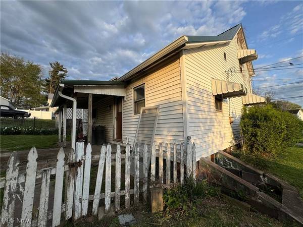 202 E Spring ST, Bethesda, OH 43719