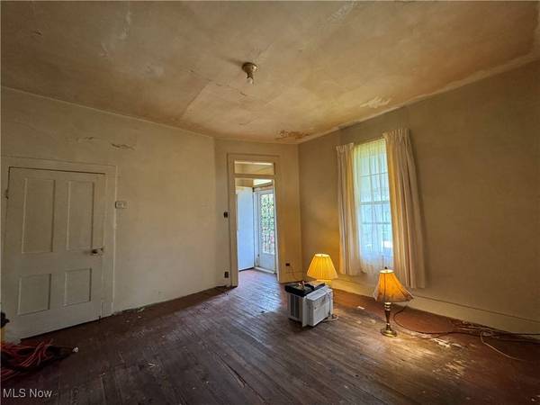 202 E Spring ST, Bethesda, OH 43719