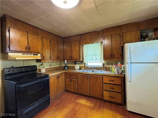 202 E Spring ST, Bethesda, OH 43719