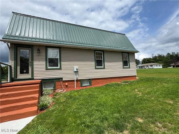 71322 Sharon RD, Bridgeport, OH 43912