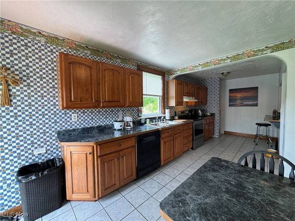 71322 Sharon RD, Bridgeport, OH 43912