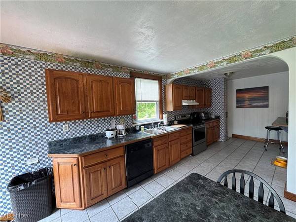 71322 Sharon RD, Bridgeport, OH 43912