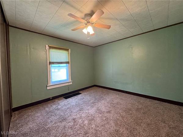 55612 National RD, Bridgeport, OH 43912