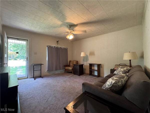 55612 National RD, Bridgeport, OH 43912