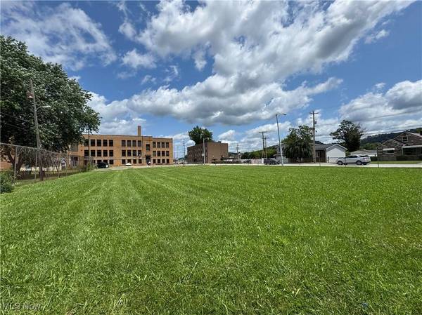 215,217,219 Market ST, Yorkville, OH 43971