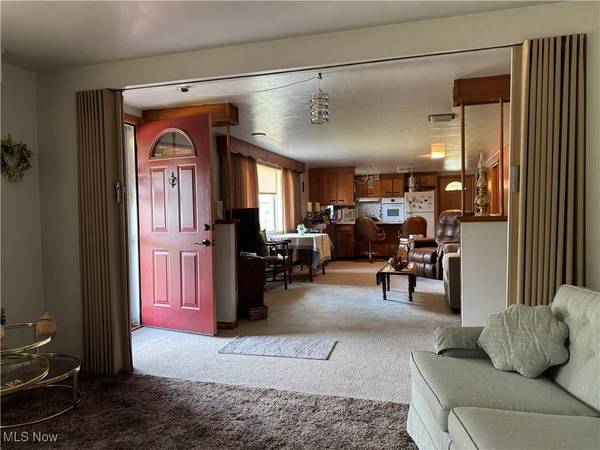629 Tulip LN, Martins Ferry, OH 43935