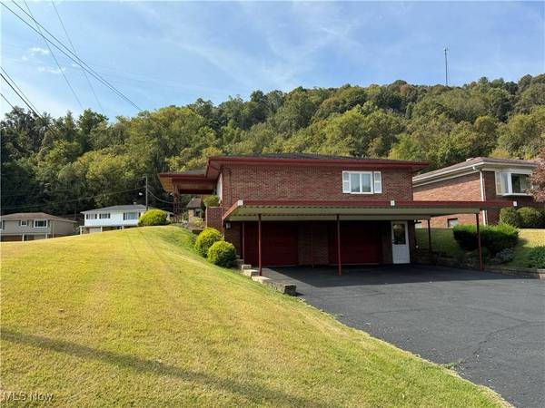 629 Tulip LN, Martins Ferry, OH 43935