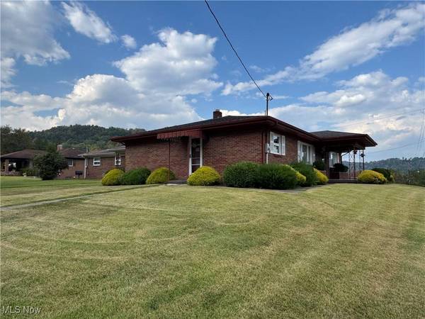 629 Tulip LN, Martins Ferry, OH 43935