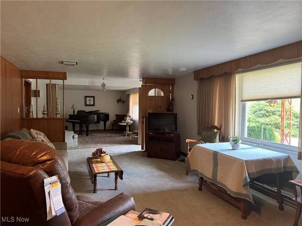 629 Tulip LN, Martins Ferry, OH 43935